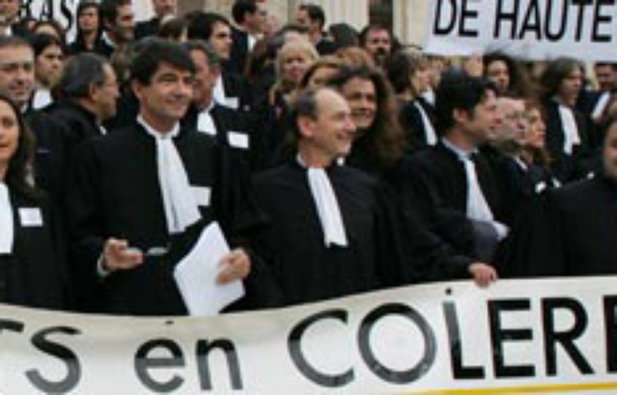 Les avocats défendent l