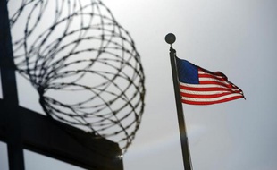 Un homme oublié cinq jours sans eau ni nourriture dans la cellule d'une prison aux Etats-Unis recevra 4,1 millions de dollars (3,1 millions d'euros) de dédommagement du gouvernement américain, rapporte la presse mercredi.