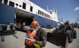 Le navire français arrivé à Beyrouth apporte plusieurs tonnes de matériel pour venir en aide à la capitale du Liban après l'explosion