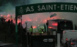Le bus des joueurs de l'ASSE, lorsqu'il a quitté le centre d'entraînement de L'Etrat pour se rendre au Parc OL pour le derby de la saison passée.