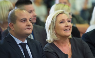 David Rachline, sénateur-maire FN de Fréjus, aux côtés de Marine Le Pen.