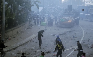 Des heurts ont éclaté à Alger entre des jeunes manifestants et la police le 1er mars 2019.