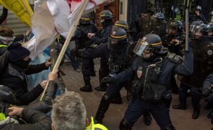 Des affrontements entre policiers et «gilets jaunes» à Marseille