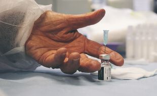 Préparation pour l'administration d'un vaccin contre le Covid-19.