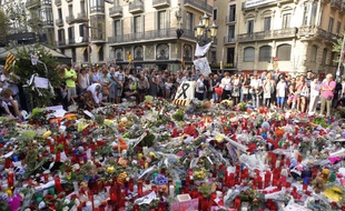 Hommage aux victimes des attentats de Catalogne sur les Ramblas de Barcelone