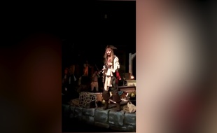 Johnny Depp s'invite dans une attraction Disney ! - Le Rewind
