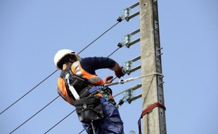 L'UFC-Que Choisir a critiqué jeudi des fortes inégalités entre les départements face aux coupures de courant, dûs à des investissements sous-dimensionnés dans le réseau de distribution de l'électricité, ce dont s'est défendu son gestionnaire ERDF.