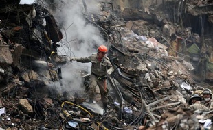 La Défense civile a déclaré vendredi soir "ne plus croire" qu'il puisse y avoir des survivants sous les décombres des trois immeubles qui se sont effondrés mercredi soir dans le centre de Rio de Janeiro.