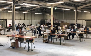 Une usine à masques a été créée dans le parc des expositions de La Teste (Gironde)