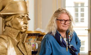 Pierre-Jean Chalencon, collectionneur francais, specialiste de Napoleon Bonaparte, photographie chez lui a Paris dans le Palais Vivienne le 15 decembre 2020.
