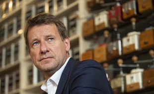 Yannick Jadot accusé de manipulation après la diffusion d'une vidéo au Parlement européen.