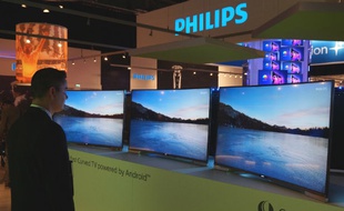 Philips/TP Vision présente son premier téléviseur incurvé 4K/Android/Ambilight.