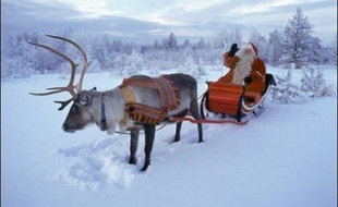 La période des fêtes de fin d'année est parfois stressante, surtout pour le père Noël qui doit se déplacer avec ses rennes à une vitesse de 5.800 km par seconde pour apporter à temps temps ses cadeaux aux enfants du monde entier, selon une très sérieuse étude suédoise.