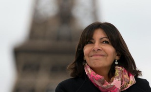 La maire de Paris Anne Hidalgo photographiée le 2 décembre 2015 dans la capitale