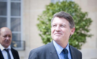 Vincent Peillon à la sortie du conseil des ministres, le 23 mai 2012.