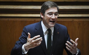 Le Parlement portugais a définitivement adopté mercredi un budget pour 2012 d'une rigueur draconienne, qui doit permettre au gouvernement de réduire les déficits du pays, sous assistance financière, au risque d'aggraver la récession et le mécontentement social.