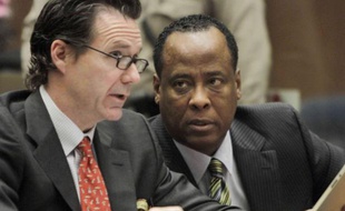 Le Docteur Conrad Murray, accusé de l'homicide involontaire de Michael Jackson, lors des auditions préliminaires, à Los Angeles, le 25 janvier 2011