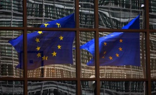 La Commission européenne veut mieux encadrer et rendre plus transparents les indices de référence, en particulier les taux interbancaires comme le Libor, utilisés dans de nombreux contrats notamment immobiliers, et au centre d'un vaste scandale de manipulations.