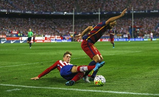 Fernando Torres au duel avec Mascherano, le 12 septembre 2015.