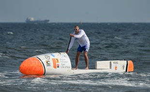 Le prototype de Nicolas Jarossay pour sa transatlantique en paddle, en mars 2016