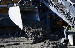 Le chef de chantier perd sa Rolex dans du béton frais, il exige d’être remboursé