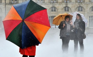 En mai 2011, la France se plaignait de la sécheresse. Un an après, à l'instar des violents orages qui ont frappé Nancy lundi, elle connaît un mois de mai arrosé dans la lignée d'avril qui a été l'un des plus humides depuis plus de 50 ans.