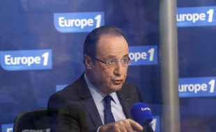 La fin d'année 2012 difficile, illustrée par le "désaveu cuisant" sur la taxe à 75%, annonce un cru 2013 potentiellement "ingérable" pour François Hollande, sous pression avant ses premiers voeux en tant que chef d'Etat, estime la presse lundi.
