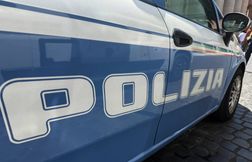Il saute dans le vide pour se suicider mais tombe sur une femme et la tue