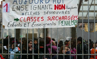 De plus en plus de parents protestent contre le non-remplacement des profs absents. A Lyon, le 25 mars 2011, à l'école Aveyron.