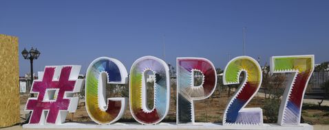 Le sommet des Nations Unies sur le climat COP27 est exposé dans la zone verte, à Sharm el-Sheikh, en Égypte, le lundi 7 novembre 2022.