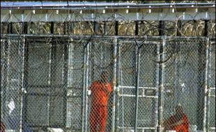 Le Pentagone a rendu public vendredi pour la première fois le nom et la nationalité de la plupart des centaines de prisonniers du centre de détention militaire américain de Guantanamo, après en avoir reçu l'ordre par un juge fédéral de New York.