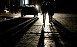 Des passants à Simferopol (Crimée), le 22 novembre 2015