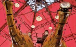 L'étonnant manège Carré Sénart s'installe au Centquatre pour trois mois.