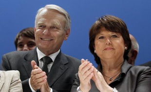 Jean-Marc Ayrault et Martine Aubry ont voulu serrer les rangs socialistes, mardi en présentant leur contribution à la veille du conseil national du PS, acte 1 du congrès d'octobre, mais Benoît Hamon a décidé de signer son propre texte, comme d'autres responsables socialistes.