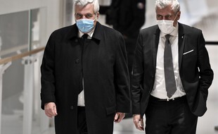 Paris, le 30 novembre 2020. Thierry Herzog, l'avocat historique de Nicolas Sarkozy, arrive au tribunal où il est jugé avec l'ancien chef de l'Etat pour « corruption active » et « trafic d’influence ».