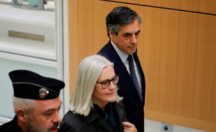 Paris, le 10 mars 2020. Penelope et François Fillon arrivent au tribunal correctionnel de Paris où ils sont jugés dans l'affaire dite des emplois fictifs.