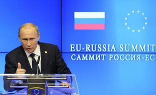 Le président russe Vladimir Poutine, un des principaux alliés de Damas, a redouté vendredi que "le chaos" s'installe en Syrie, où l'Otan a annoncé avoir récemment détecté de nouveaux tirs de missiles de type Scud par le régime.