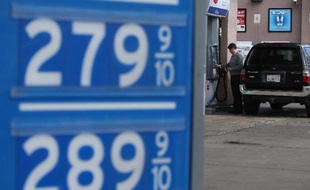 Une station-essence le 9 février 2015 à San Rafael en Californie