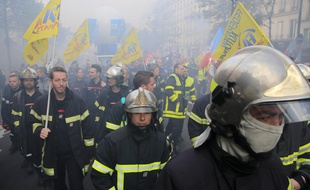 Les pompiers manifestent à Paris, ce mardi 15 octobre 2019.