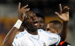 Le joueur marseillais Stéphane Mbia, lors d'un match de L1 contre Lorient, le 17 décembre 2011.