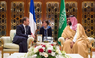 Emmanuel Macron s'est brièvement entretenu avec prince héritier Mohammed ben Salmane, à Riyad, le 9 novembre 2017.