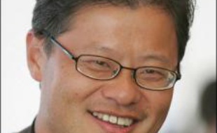 Yahoo! a appelé l'un de ses confondateurs, Jerry Yang, pour reprendre les commandes du géant d'internet, son PDG Terry Semel s'étant montré incapable de redresser la barre depuis deux ans et le groupe prenant toujours du retard sur Google.