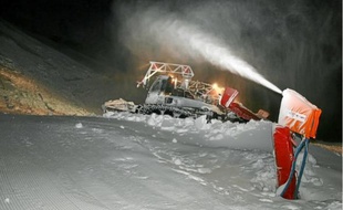 Pour ouvrir ce week-end, les stations alpestres ont fait carburer les canons à neige (archives).