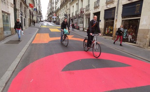 La rue Jean-Jacques Rousseau a a été repeinte par des artistes.