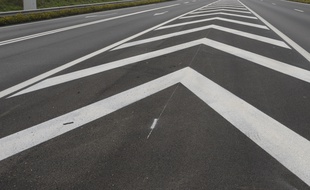 Une autoroute vide.