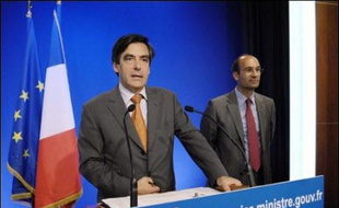 La réduction du nombre de fonctionnaires en 2008 sera bien moindre que celle promise durant sa campagne par Nicolas Sarkozy, aux termes de l'annonce, mardi, des grandes lignes du budget par François Fillon.