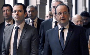 François Hollande et le ministre de l'Education Benoit Hamon, à la Sorbonne, le 3 avril 2014