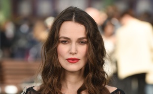 L'actrice Keira Knightley au défilé croisière Chanel 19-20