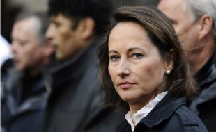 Ségolène Royal, présidente PS de la Région Poitou-Charentes, a estimé mercredi soir à Décines, banlieue de Lyon, que la réforme des retraites ne constituait pas "une défaite définitive" et était réversible en cas de victoire socialiste à la présidentielle de 2012.