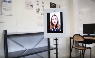 Le robot Ubbo permet d'assister à un cours à distance